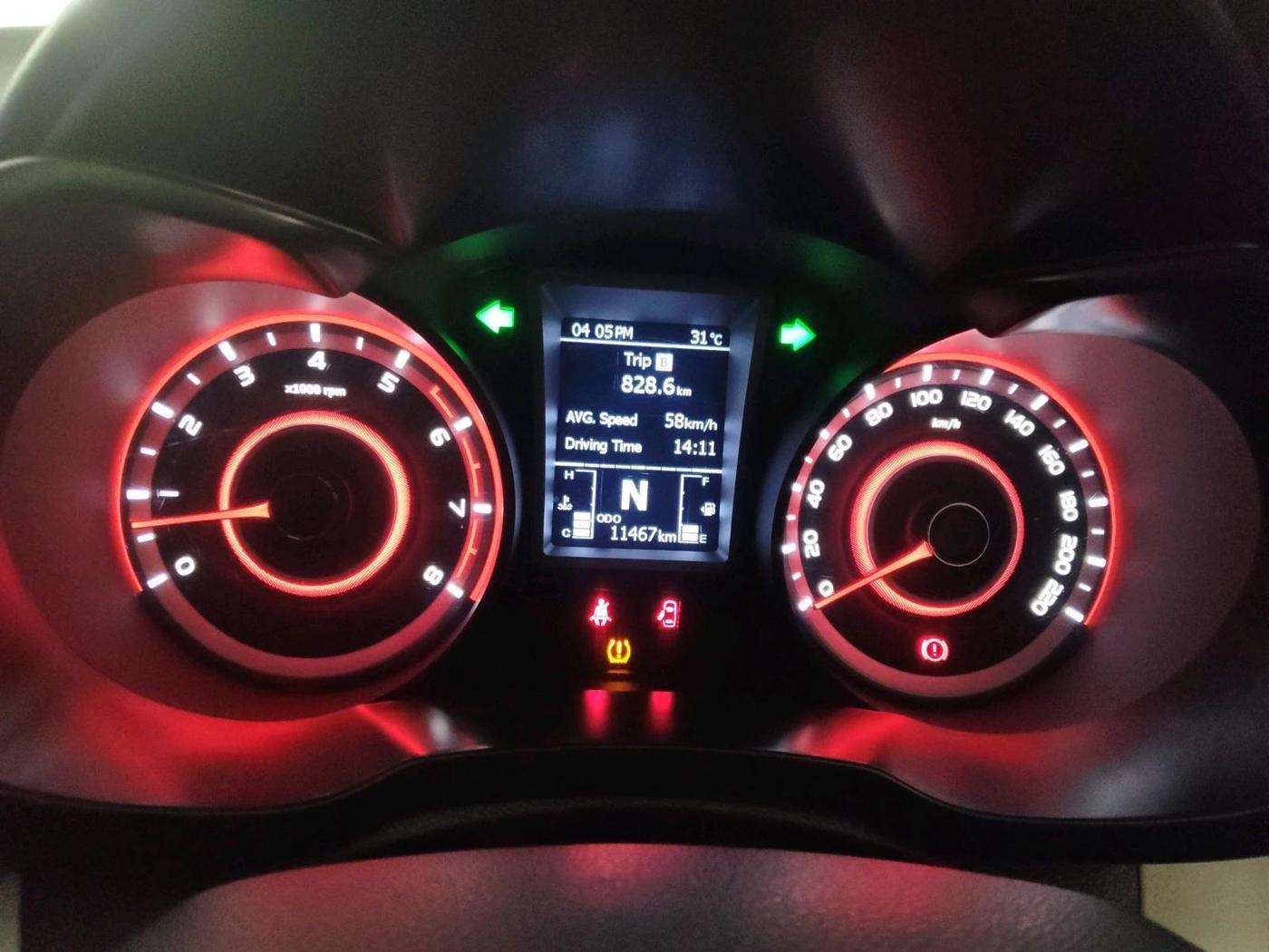 2022 Mahindra XUV300 W8 (O) 1.2 PETROL AMT, Petrol, Automatic, 11,467 km, interior