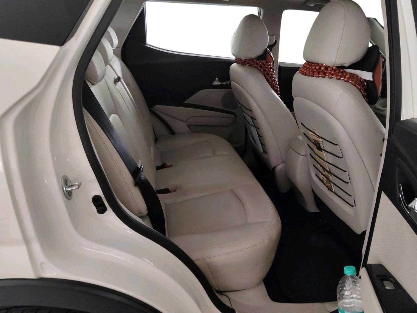 2022 Mahindra XUV300 W8 (O) 1.2 PETROL AMT, Petrol, Automatic, 11,467 km, interior