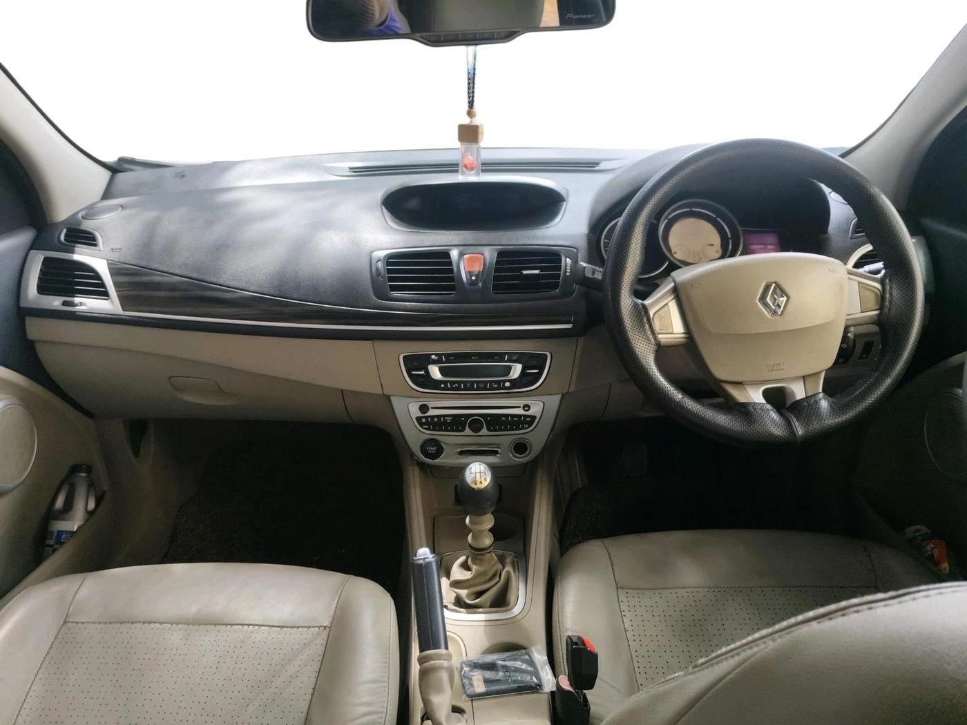 2011 Renault Fluence 1.5 E2, Diesel, Manual, 1,28,079 km, interior