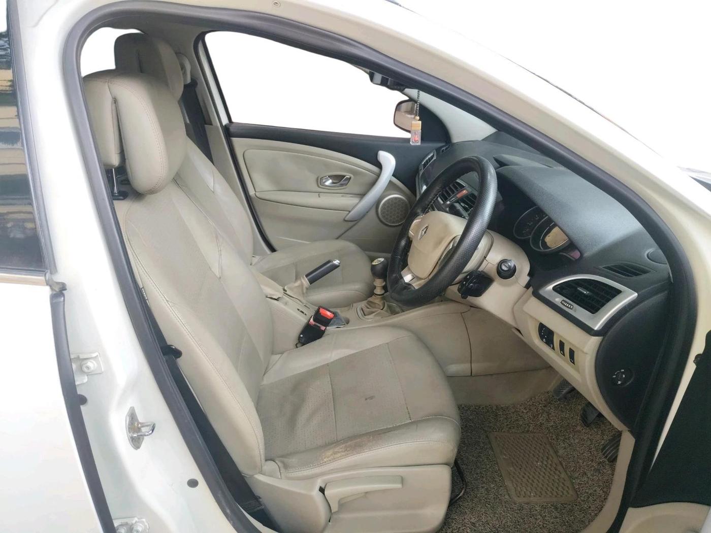 2011 Renault Fluence 1.5 E2, Diesel, Manual, 1,28,079 km, interior