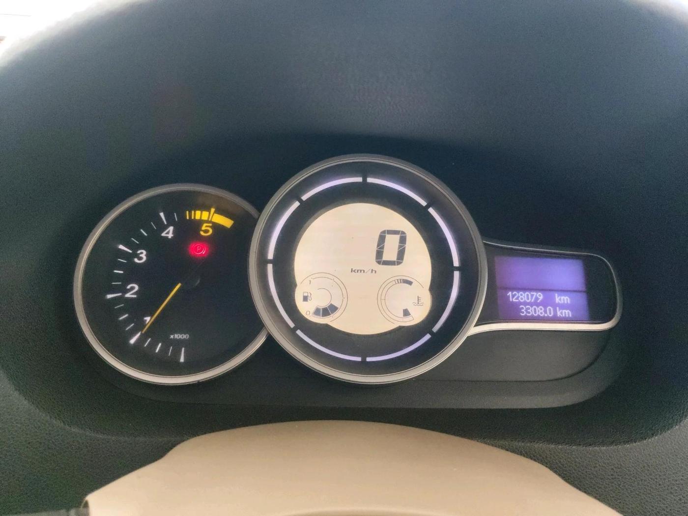 2011 Renault Fluence 1.5 E2, Diesel, Manual, 1,28,079 km, interior