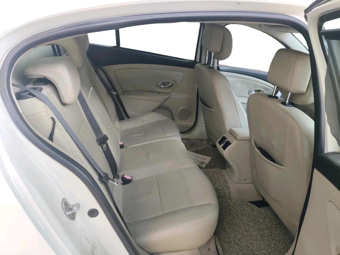 2011 Renault Fluence 1.5 E2, Diesel, Manual, 1,28,079 km, interior
