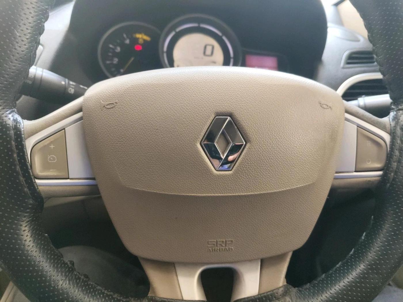 2011 Renault Fluence 1.5 E2, Diesel, Manual, 1,28,079 km, interior