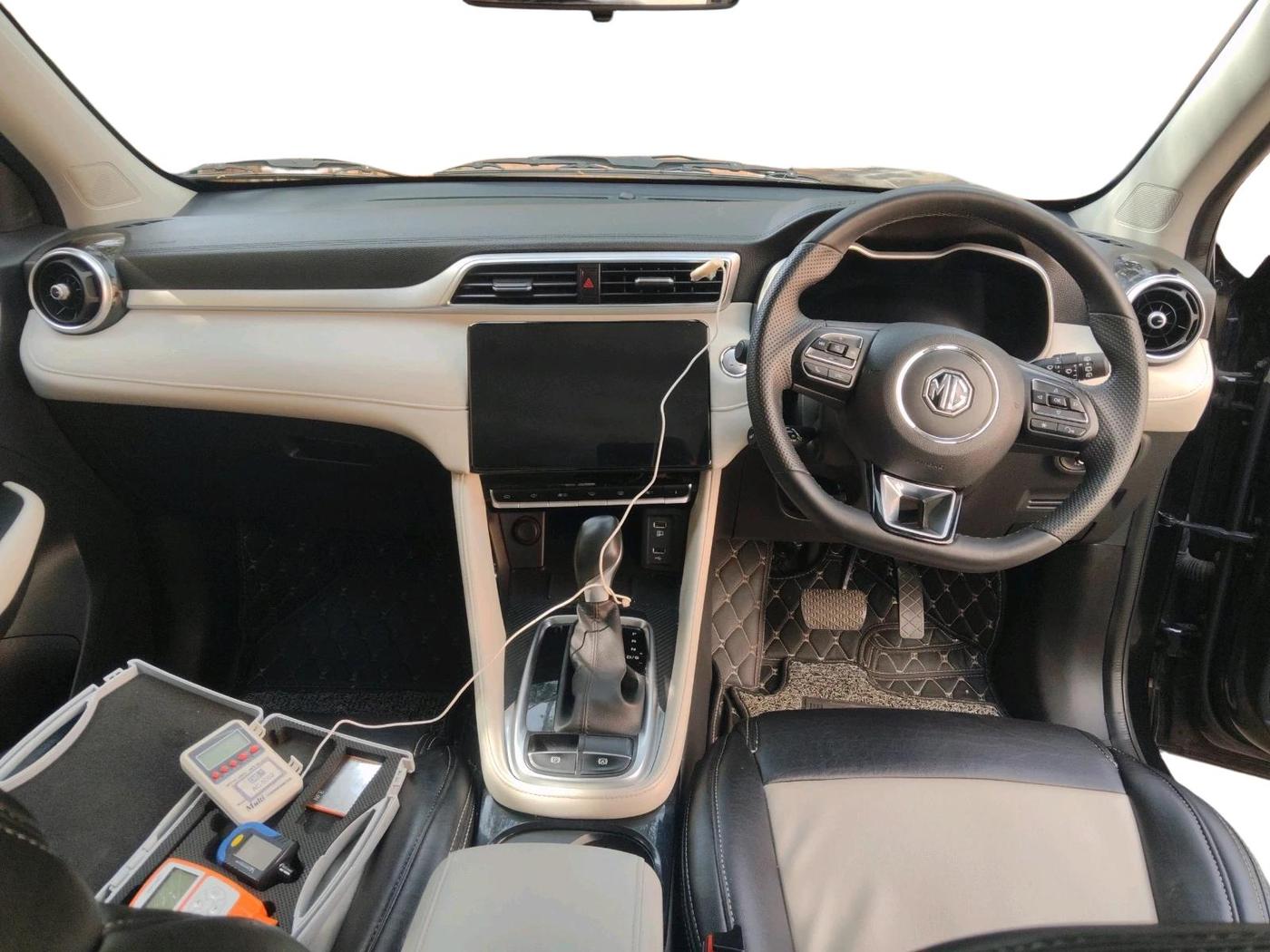 2024 MG ASTOR Select 1.5 CVT (Ivory), Petrol, Automatic, 19,989 km, interior