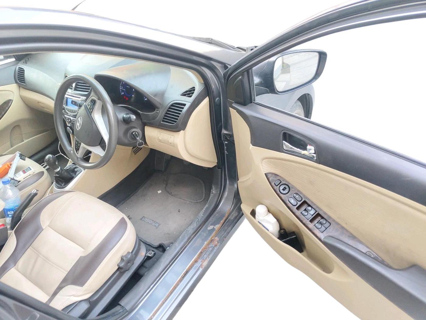 2012 Hyundai Verna FLUIDIC 1.6 CRDI SX, Diesel, Manual, 1,88,488 km, interior