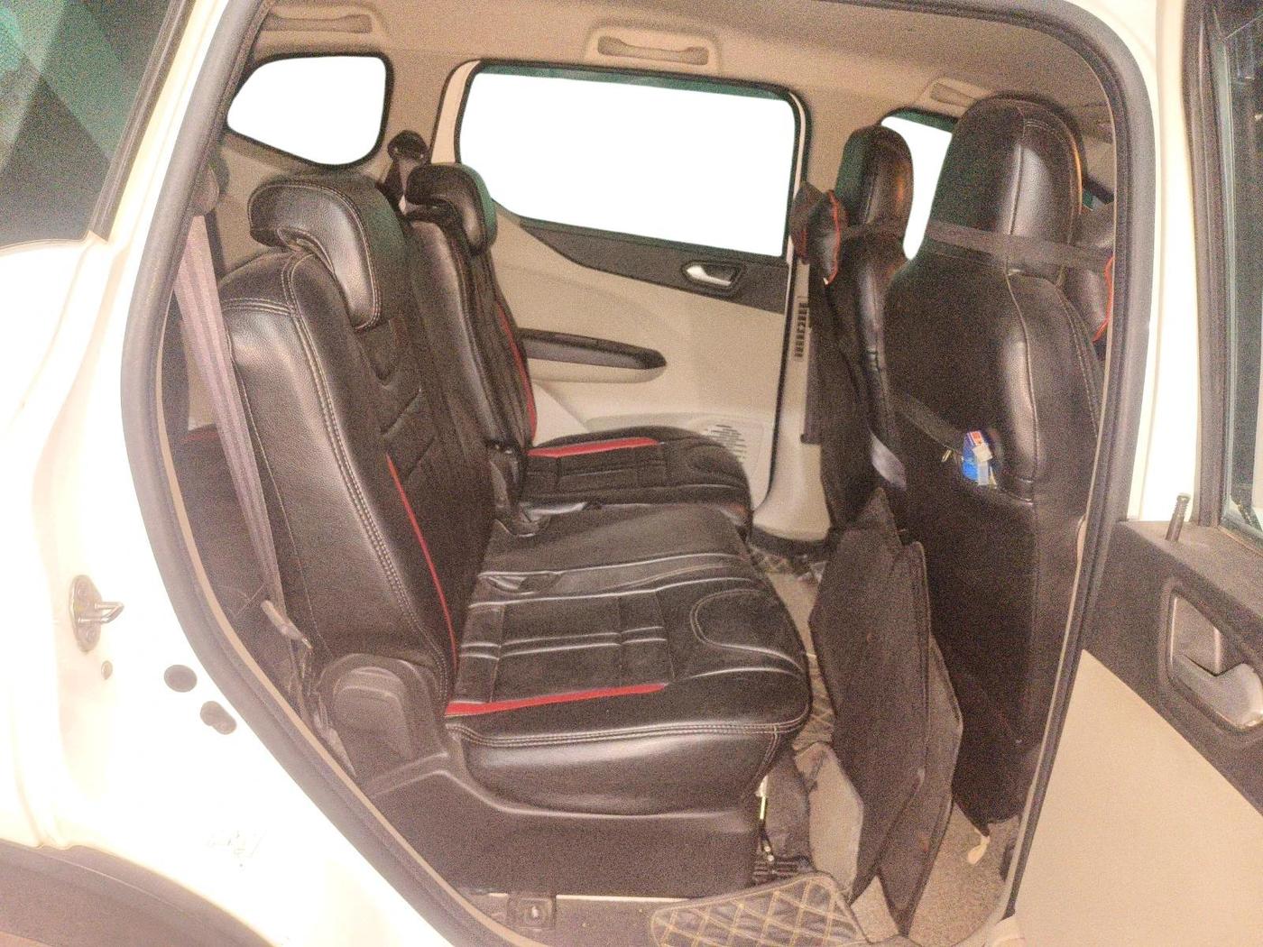 2022 Renault TRIBER RXZ AMT, Petrol, Automatic, 24,267 km, interior