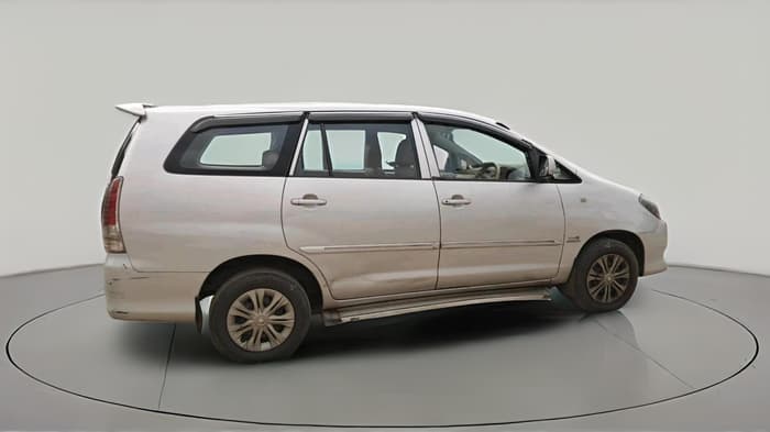 2011 Toyota Innova 2.5 G4 8 STR, Diesel, Manual, 3,96,578 km, exterior