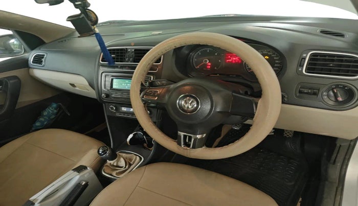 2013 Volkswagen Polo HIGHLINE DIESEL, Diesel, Manual, 9,78,456 km, interior