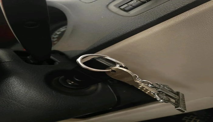 2013 Volkswagen Polo HIGHLINE DIESEL, Diesel, Manual, 9,78,456 km, interior