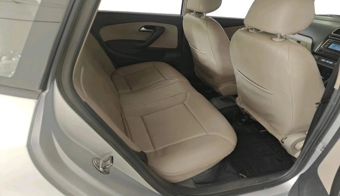 2013 Volkswagen Polo HIGHLINE DIESEL, Diesel, Manual, 9,78,456 km, interior