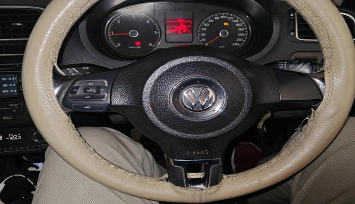 2013 Volkswagen Polo HIGHLINE DIESEL, Diesel, Manual, 9,78,456 km, interior