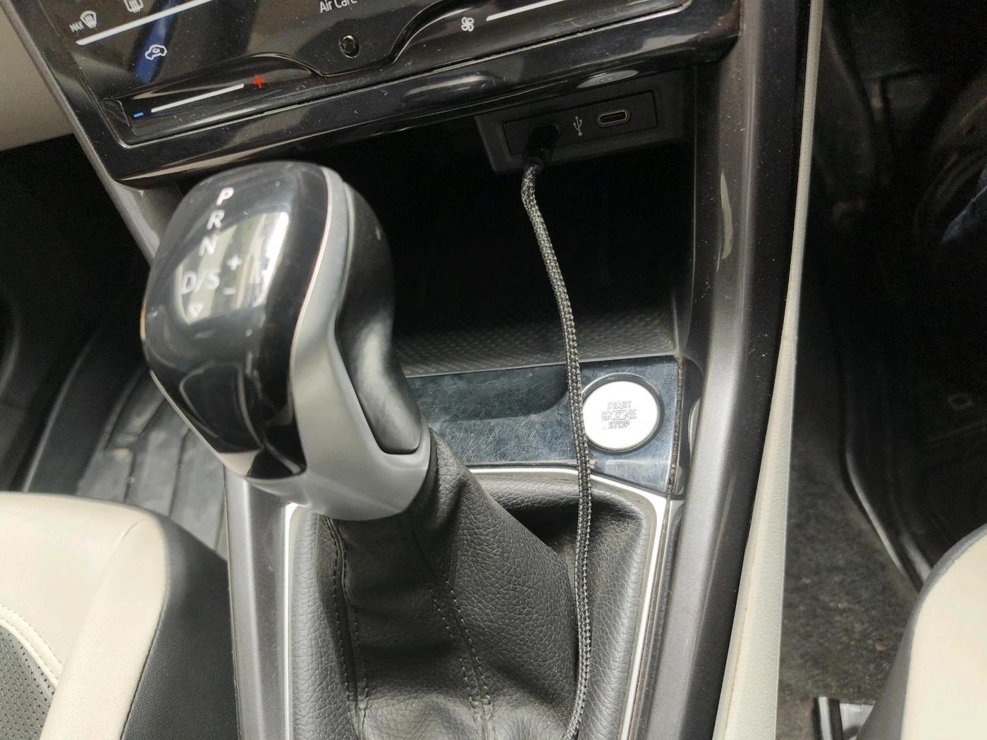 2022 Volkswagen TAIGUN TOPLINE 1.0 TSI AT, Petrol, Automatic, 40,373 km, interior