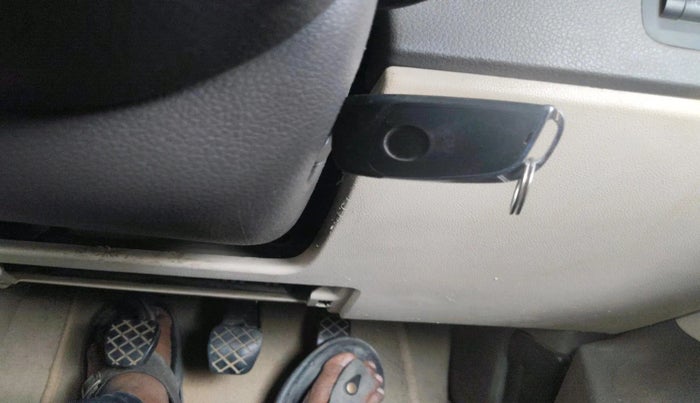 2011 Volkswagen Vento TRENDLINE 1.6, Petrol, Manual, 96,741 km, interior