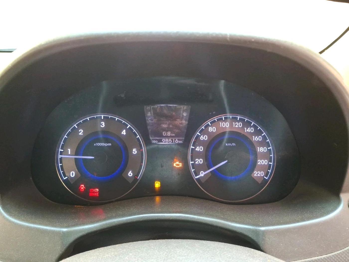2013 Hyundai Verna FLUIDIC 1.6 CRDI SX, Diesel, Manual, 98,516 km, interior