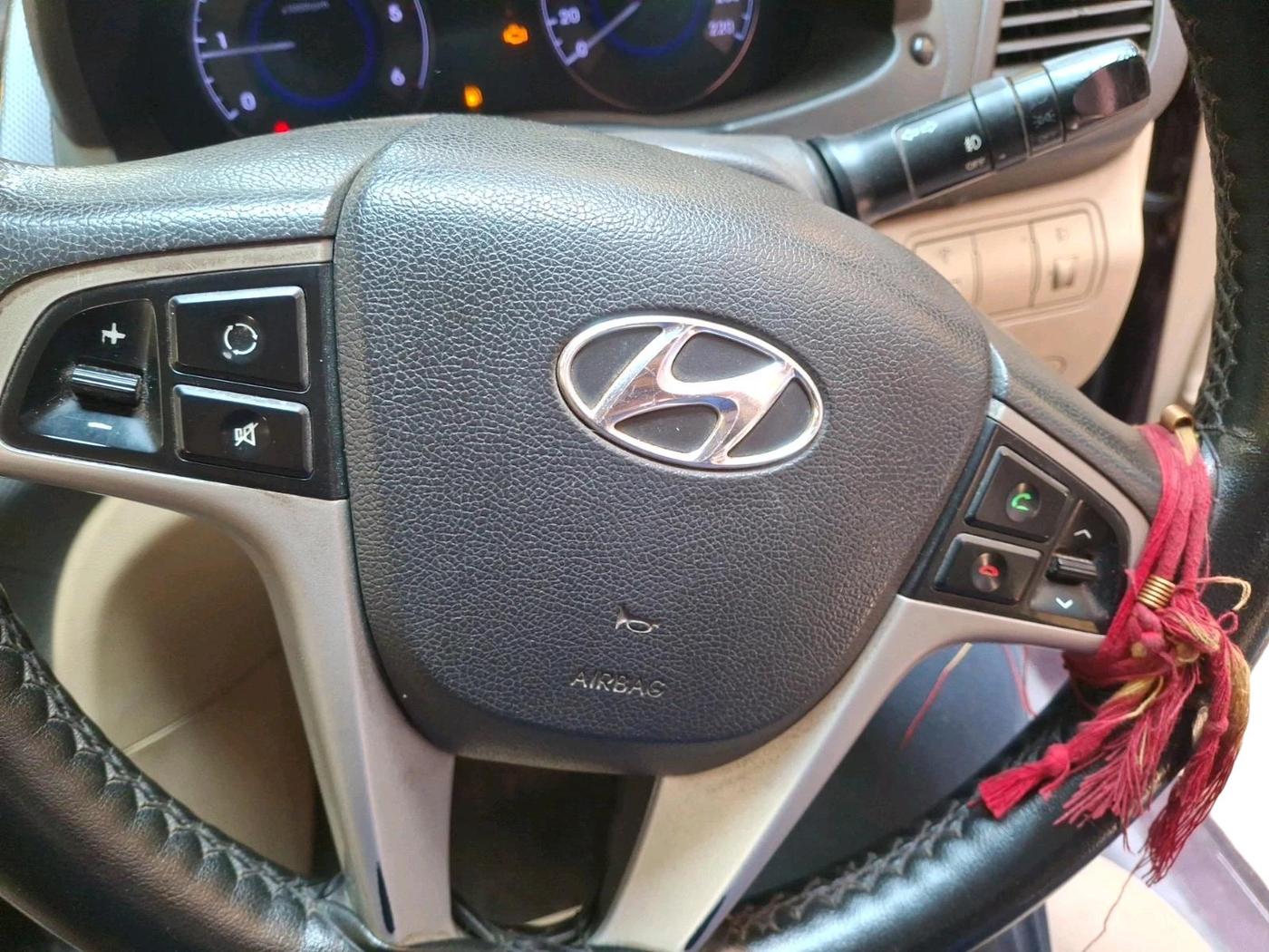 2013 Hyundai Verna FLUIDIC 1.6 CRDI SX, Diesel, Manual, 98,516 km, interior