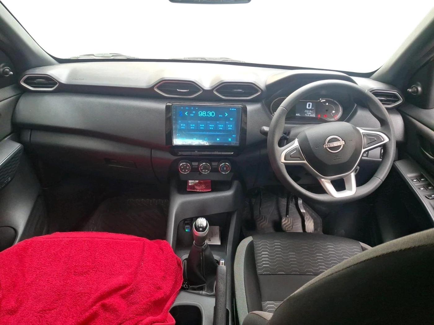 2025 Nissan MAGNITE Visia Plus B4D 1.0 Petrol MT, Petrol, Manual, 23,315 km, interior