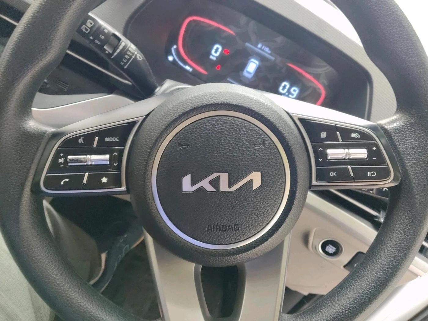 2022 KIA CARENS PRESTIGE PLUS 1.4 PETROL 7 STR, Petrol, Manual, 54,090 km, interior