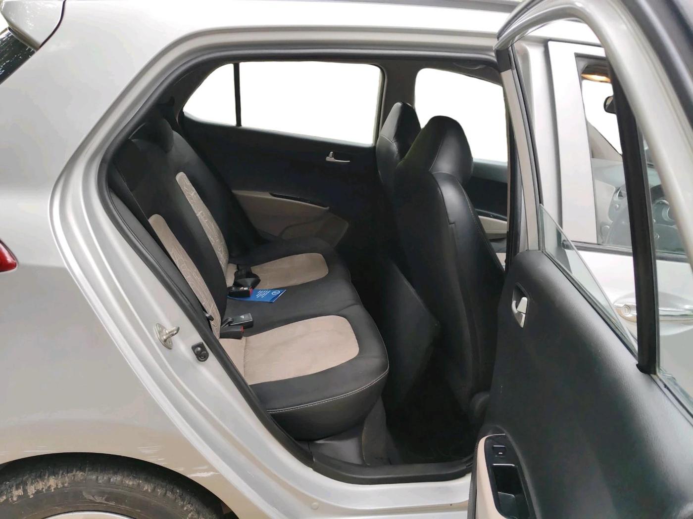 2014 Hyundai Grand i10 SPORTZ 1.1 CRDI, Diesel, Manual, 59,914 km, interior