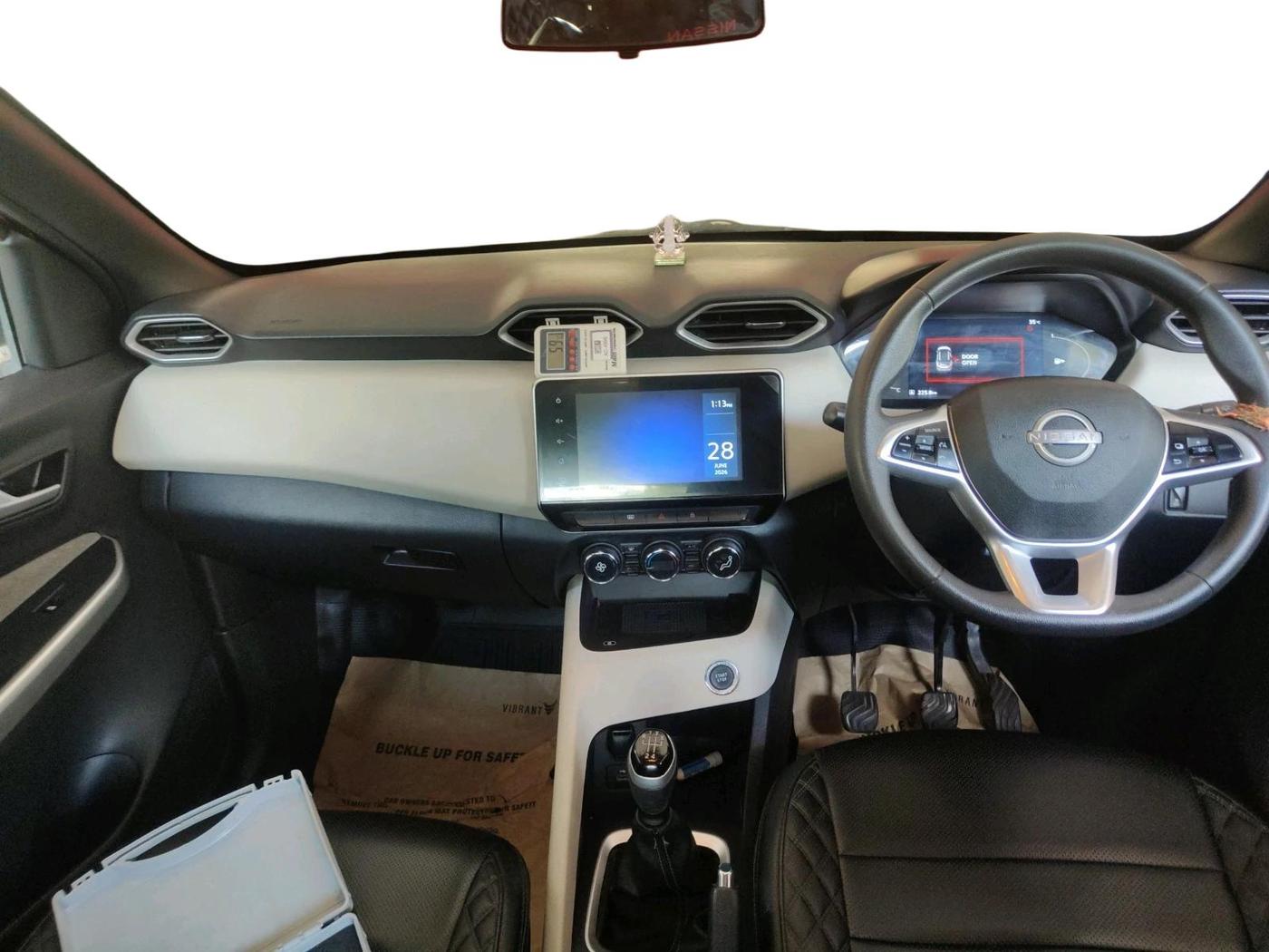 2023 Nissan MAGNITE XV MT, Petrol, Manual, 32,653 km, interior