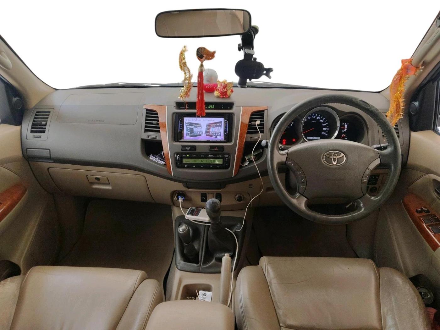 2011 Toyota Fortuner 3.0 4X4 MT, Diesel, Manual, 1,84,306 km, interior