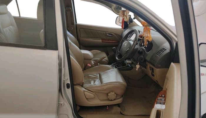 2011 Toyota Fortuner 3.0 4X4 MT, Diesel, Manual, 1,84,306 km, interior