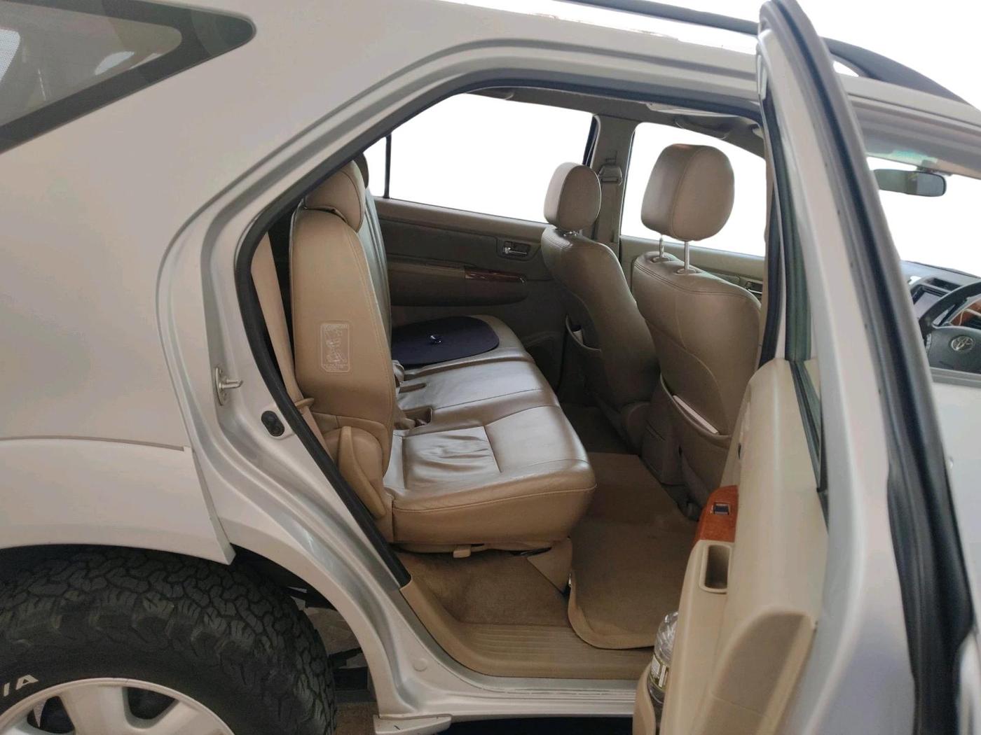 2011 Toyota Fortuner 3.0 4X4 MT, Diesel, Manual, 1,84,306 km, interior