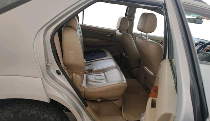 2011 Toyota Fortuner 3.0 4X4 MT, Diesel, Manual, 1,84,306 km, interior