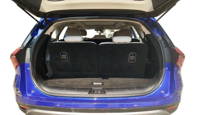 2022 Mahindra XUV700 AX 7 P MT 7 STR, Petrol, Manual, 35,561 km, exterior