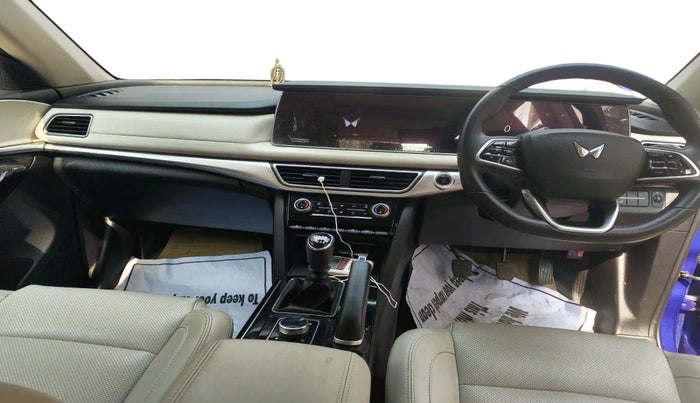 2022 Mahindra XUV700 AX 7 P MT 7 STR, Petrol, Manual, 35,561 km, interior