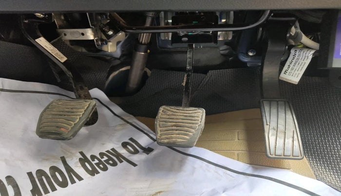 2022 Mahindra XUV700 AX 7 P MT 7 STR, Petrol, Manual, 35,561 km, interior