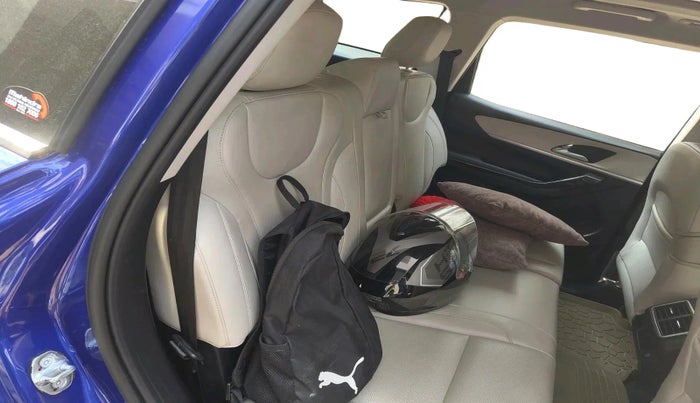 2022 Mahindra XUV700 AX 7 P MT 7 STR, Petrol, Manual, 35,561 km, interior