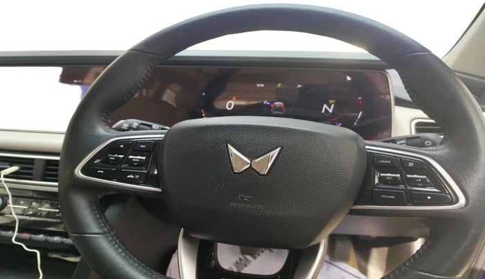 2022 Mahindra XUV700 AX 7 P MT 7 STR, Petrol, Manual, 35,561 km, interior