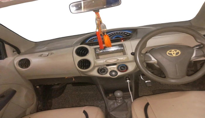2016 Toyota Etios Liva GD, Diesel, Manual, 2,82,948 km, interior