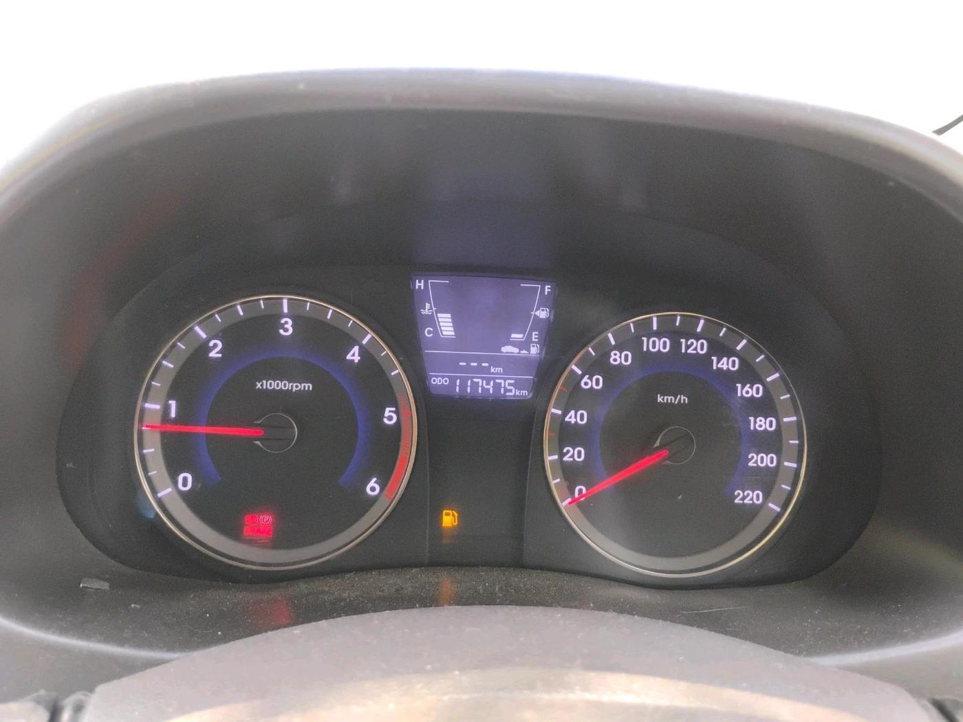 2012 Hyundai Verna FLUIDIC 1.6 CRDI EX, Diesel, Manual, 1,17,475 km, interior