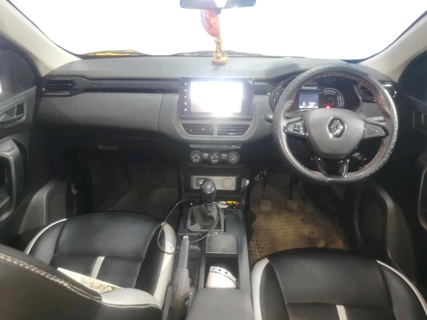 2025 Renault Kiger RXL MT, Petrol, Manual, 8,007 km, interior