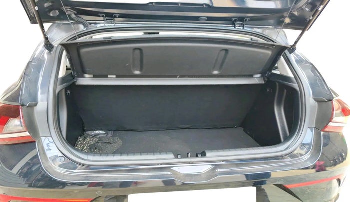 2025 Hyundai NEW I20 SPORTZ 1.2 MT, Petrol, Manual, 1,116 km, exterior