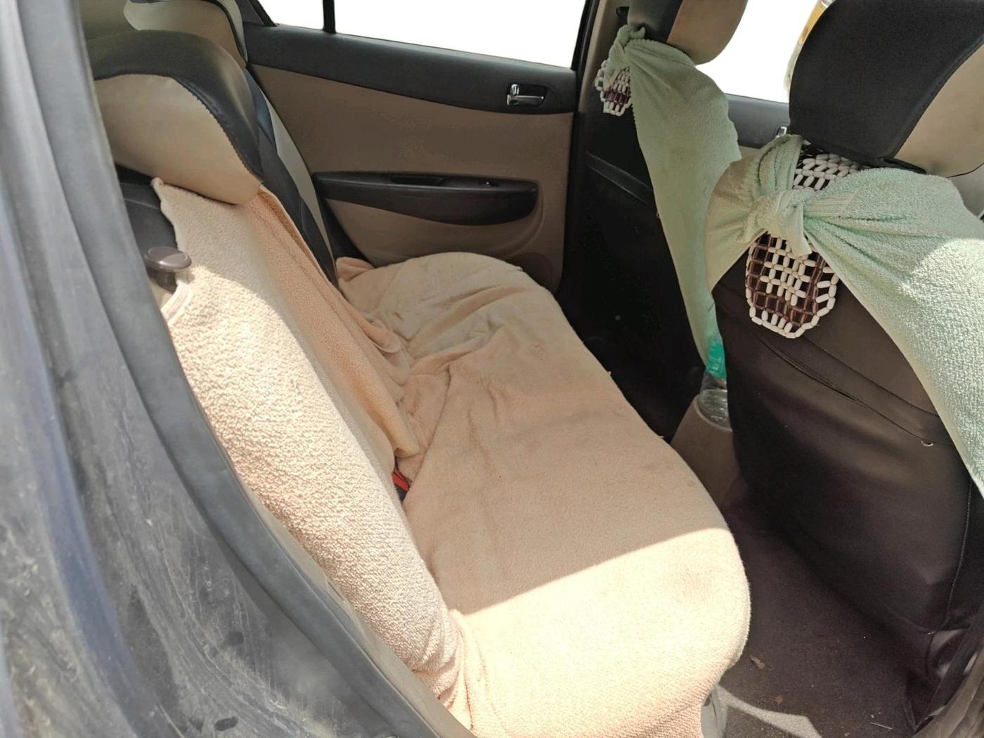 2012 Hyundai i20 SPORTZ 1.2, Petrol, Manual, 1,08,570 km, interior