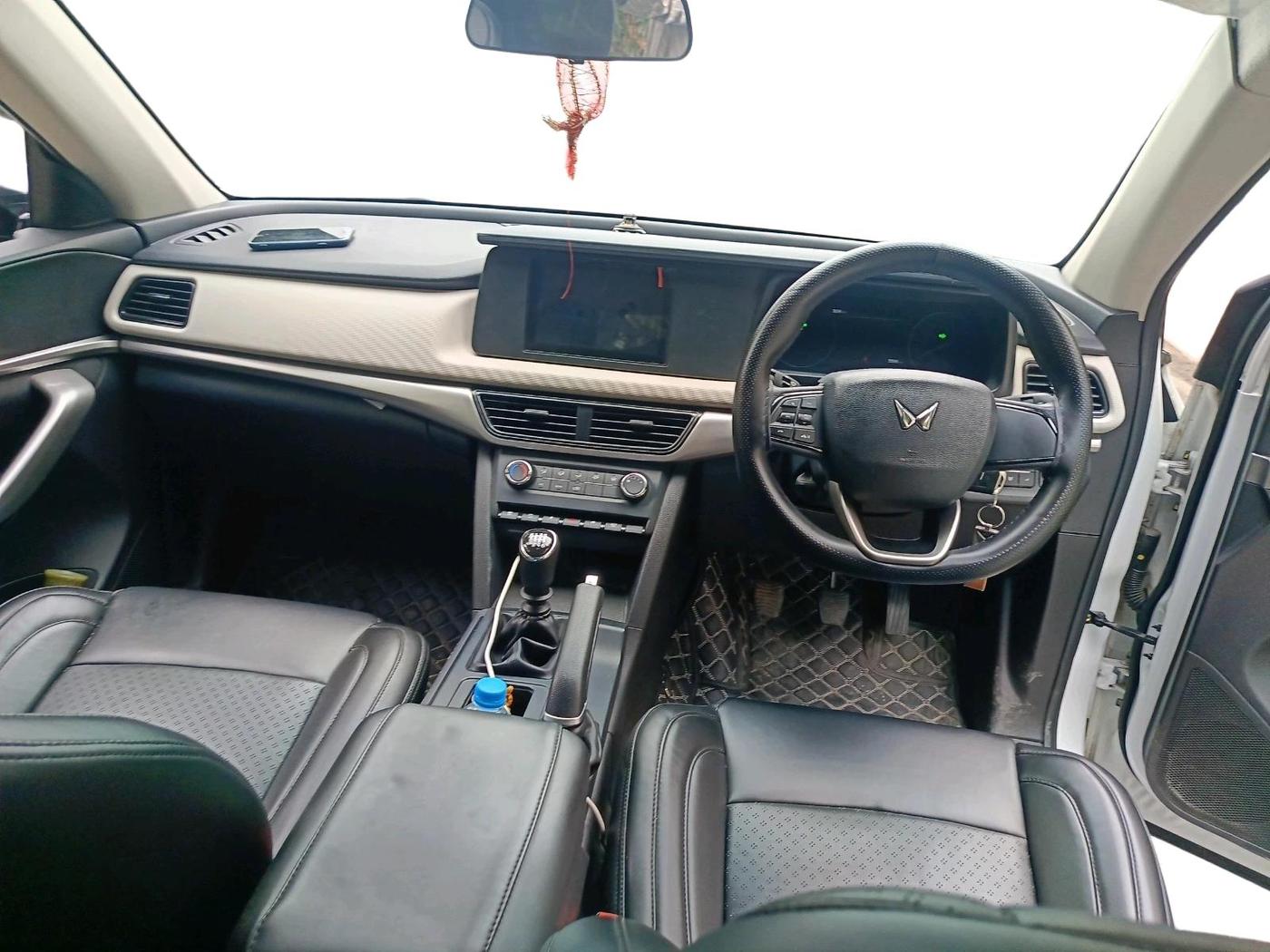 2023 Mahindra XUV700 MX P MT 5 STR, Petrol, Manual, 14,047 km, interior