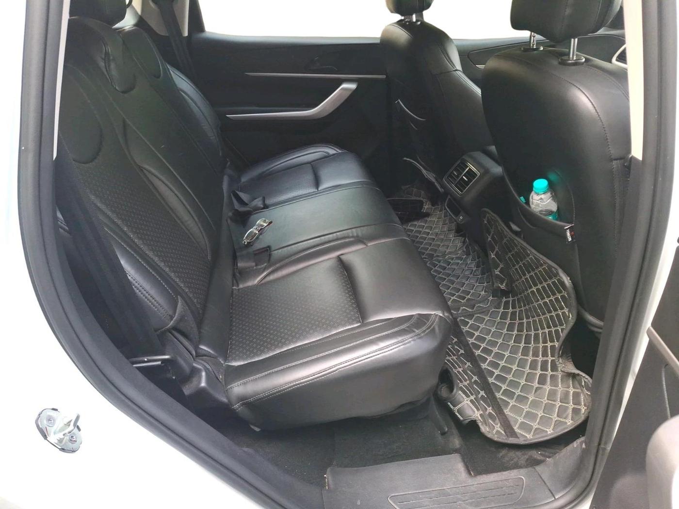 2023 Mahindra XUV700 MX P MT 5 STR, Petrol, Manual, 14,047 km, interior