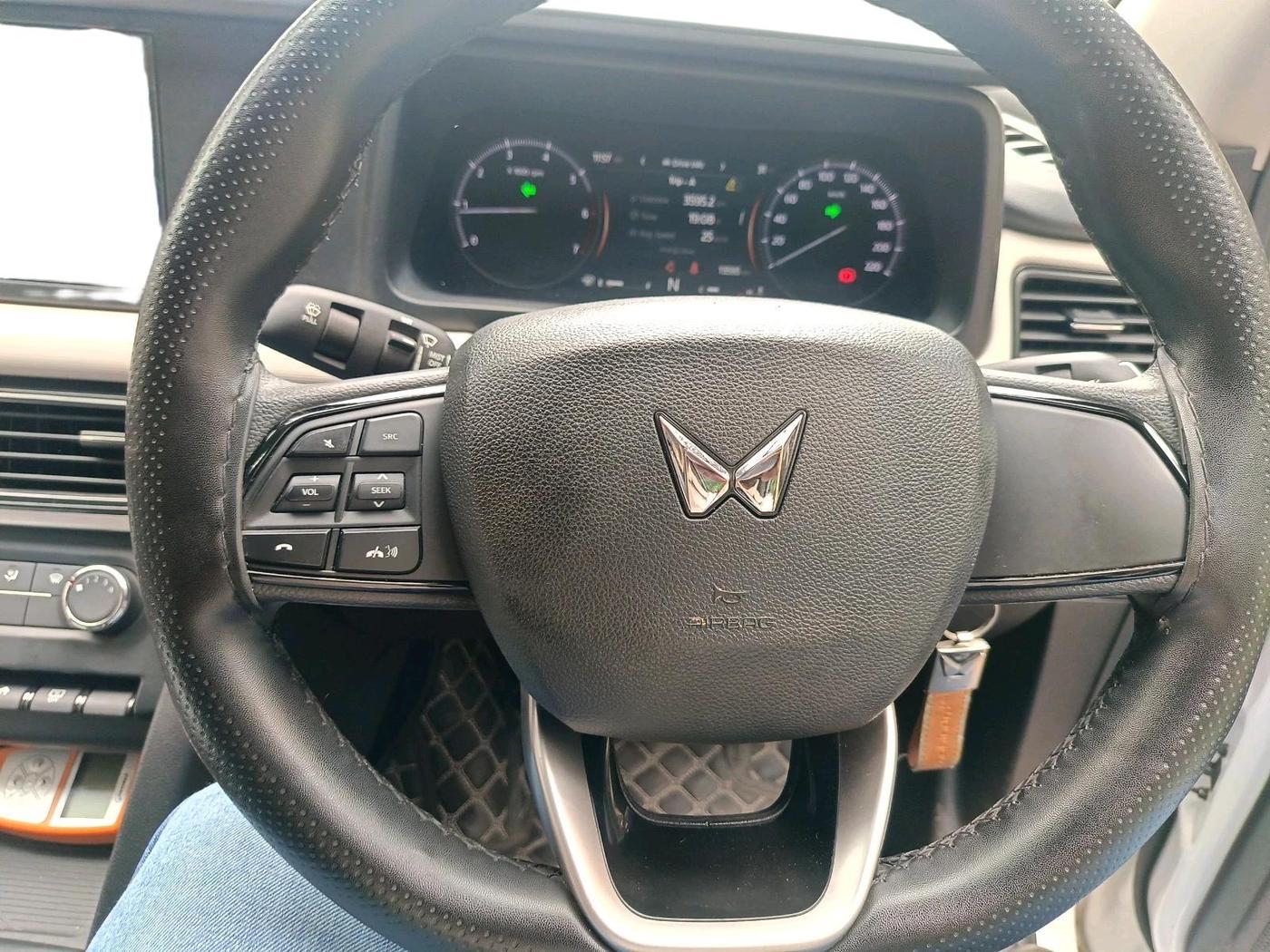 2023 Mahindra XUV700 MX P MT 5 STR, Petrol, Manual, 14,047 km, interior