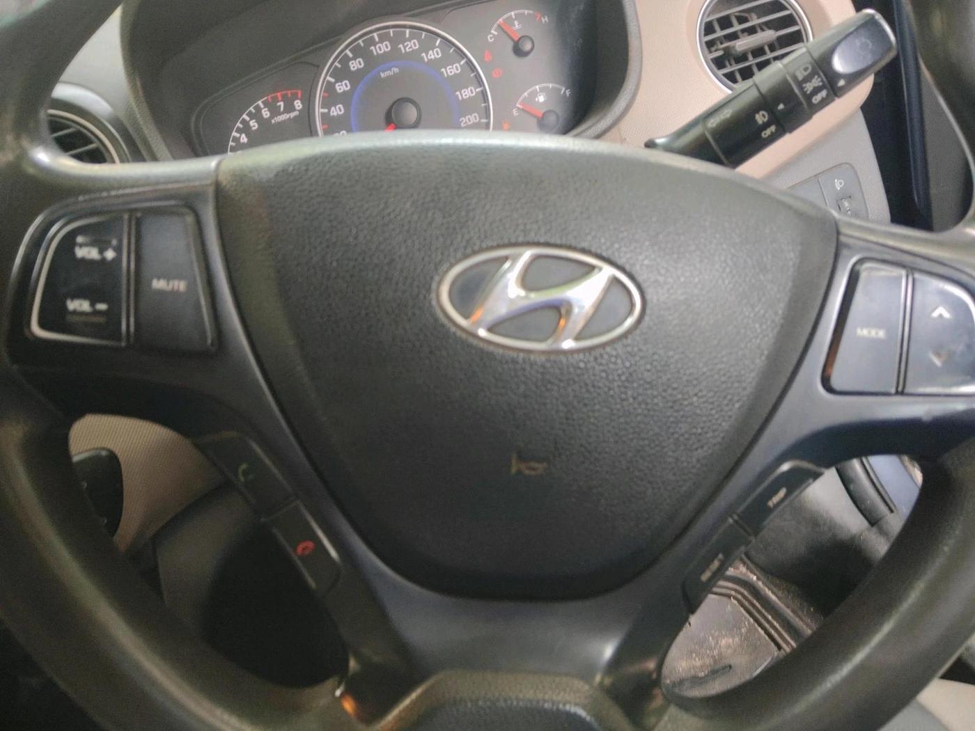 2015 Hyundai Grand i10 SPORTZ 1.2 KAPPA VTVT, Petrol, Manual, 1,40,771 km, interior