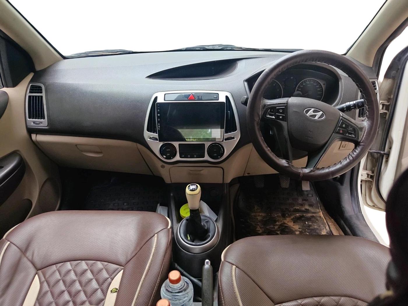 2013 Hyundai i20 SPORTZ 1.4 CRDI, Diesel, Manual, 1,53,035 km, interior
