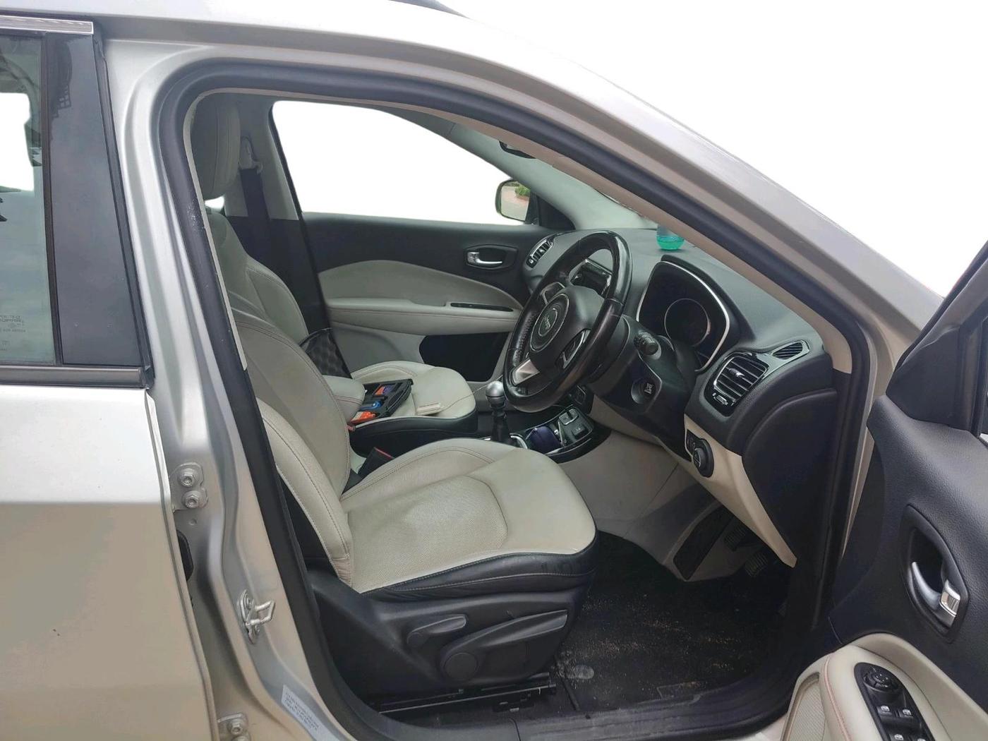 2017 Jeep Compass LIMITED 2.0 DIESEL, Diesel, Manual, 1,08,309 km, interior