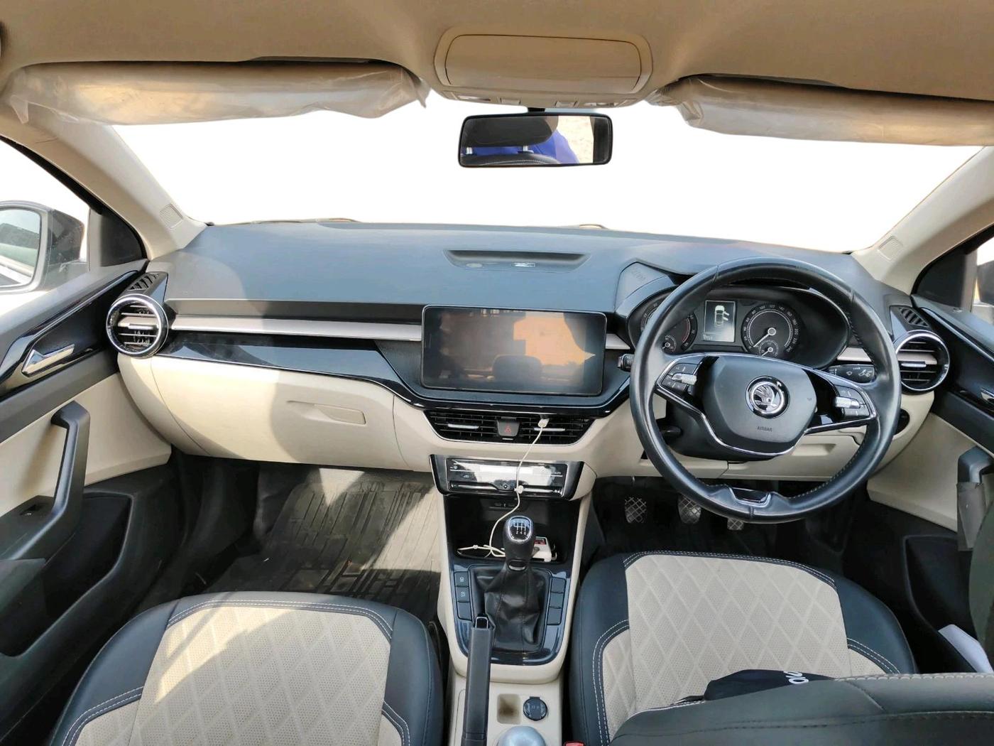 2022 Skoda SLAVIA AMBITION 1.0L TSI MT, Petrol, Manual, 17,724 km, interior