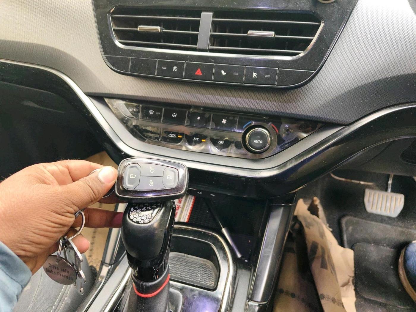 2022 Tata Harrier XTA PLUS 2.0L KRYOTEC DARK EDITION, Diesel, Automatic, 1,06,005 km, interior