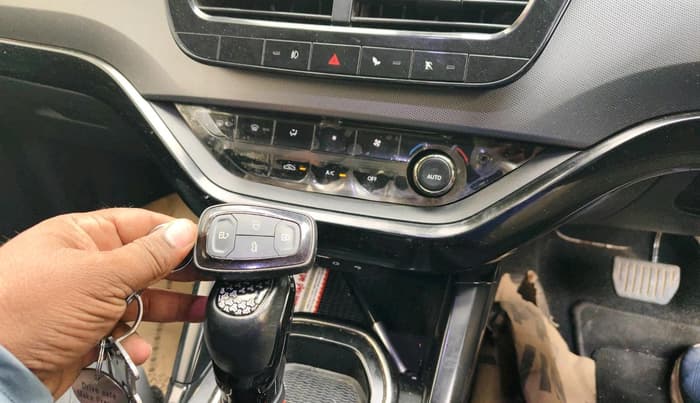 2022 Tata Harrier XTA PLUS 2.0L KRYOTEC DARK EDITION, Diesel, Automatic, 1,06,005 km, interior