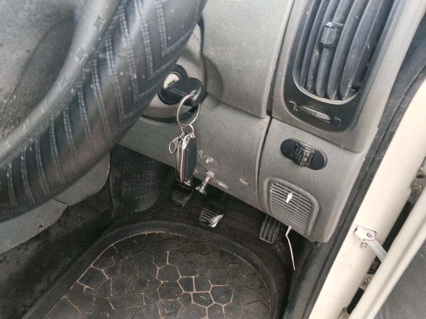 2013 Mahindra Scorpio EX M2DI, Diesel, Manual, 2,22,520 km, interior