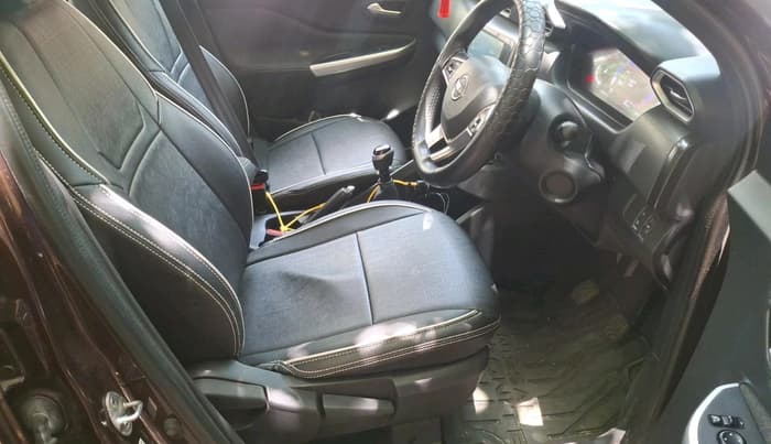 2022 Nissan MAGNITE XV PREMIUM DUAL TONE, Petrol, Manual, 26,115 km, interior