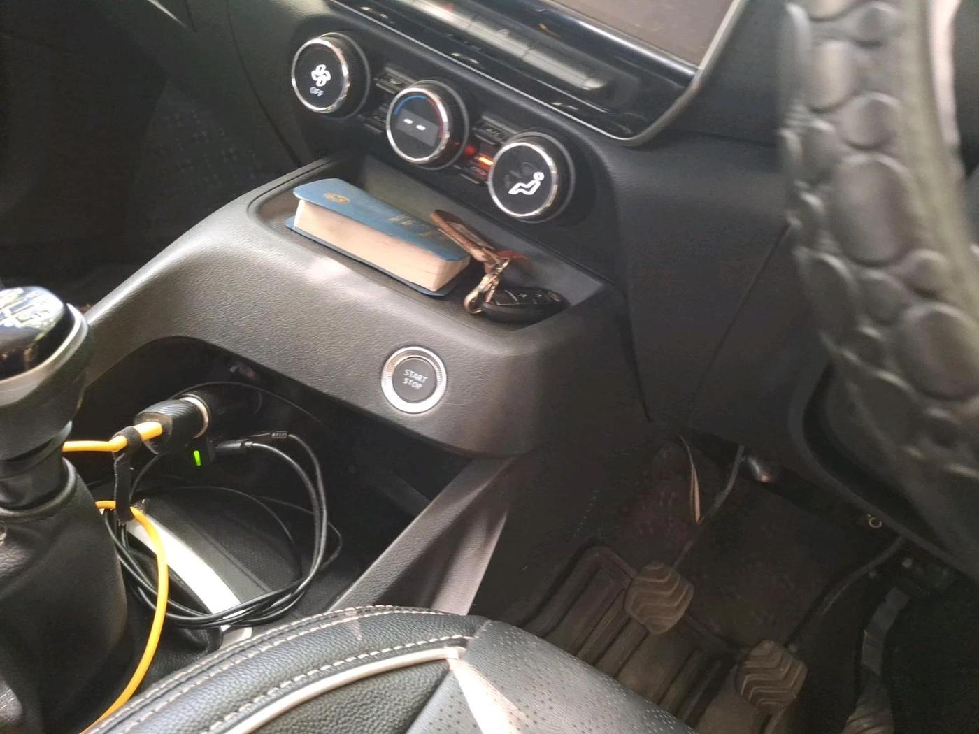 2022 Nissan MAGNITE XV PREMIUM DUAL TONE, Petrol, Manual, 26,115 km, interior