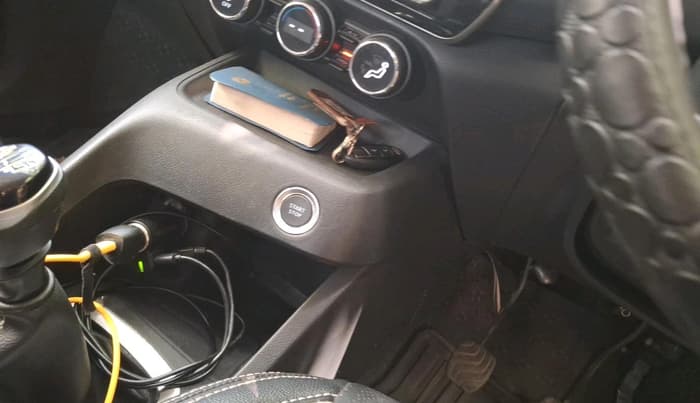 2022 Nissan MAGNITE XV PREMIUM DUAL TONE, Petrol, Manual, 26,115 km, interior
